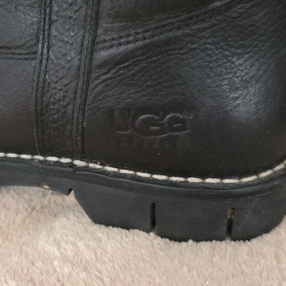 UGG Mens  Leather Insulated Boots